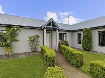 Well-Located 3-Bedroom on Easy-Care Section