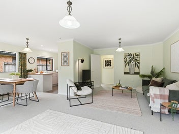 CONVENIENTLY SUNNY PRIVATE AND CENTRAL