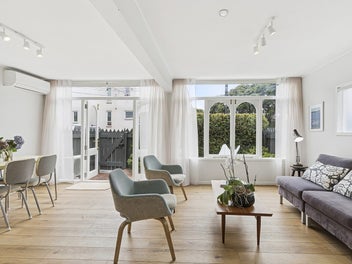 SMART, STYLISH AND SUPERBLY POSITIONED