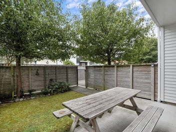 Easy Living in Island Bay