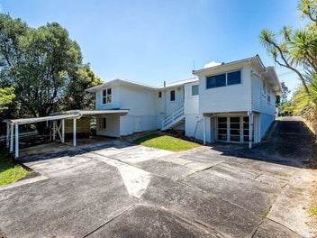 Newly Renovated – 809sqm Urban Zone Land