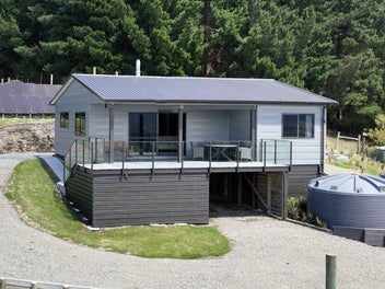Modern Off-Grid Living with Stunning Catlins Views
