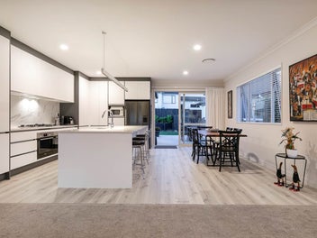 Rooms for Pool and Boat + Granny Potential