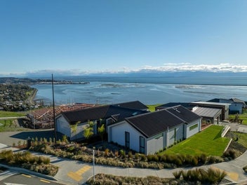 Refined Living with Sea Views