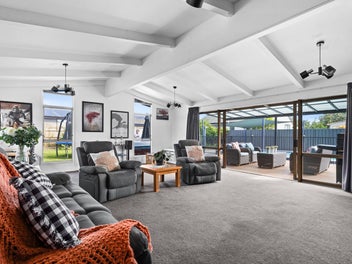 Family Entertainer with Swimming Pool