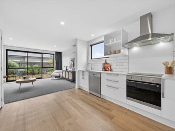 Sun-Filled Townhouse, Prime Location