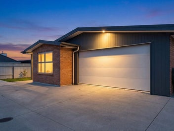 Easy Papamoa Living with a Pool