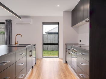 Stylish 4 bed + office on Sandhurst