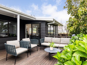 Contemporary Living in a Peaceful Setting