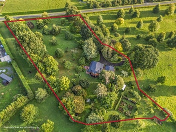 Idyllic lifestyle, park-like grounds