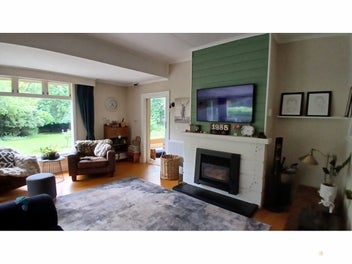 Sun-Soaked Lifestyle Living Among Iconic Gardens