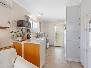 Easy Living with Everything Close at Hand!