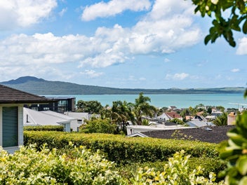 Single level rare opportunity with harbour views