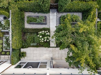 Parisian courtyard house - by Parnell & Newmarket