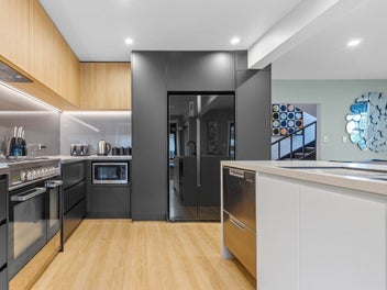 One to See! Stylish and Spacious Oasis