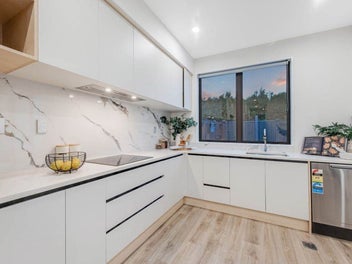 Freehold and Modern living in Central Ellerslie