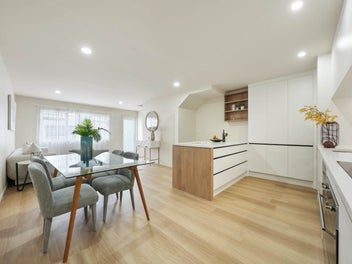 Perfect Starter!! in Central Location