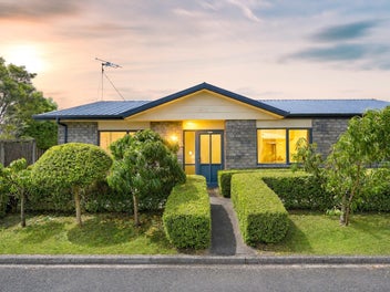 Cosy Home | Close to Hospital | Must Sell!