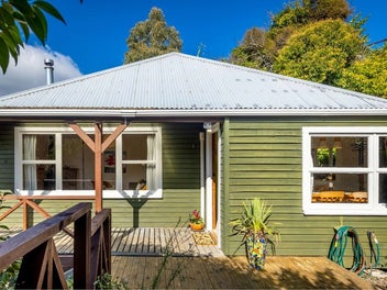 Quirky home with potential seeks new Owner!