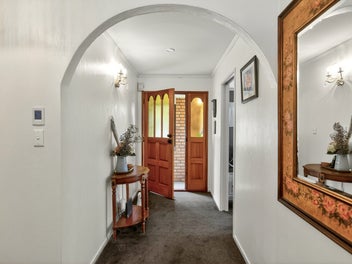 Brick & Tile Delight in Botany Downs