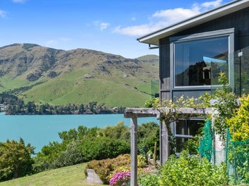Vendors have secured their next home