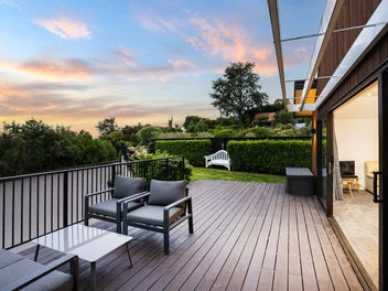 Vendors downsizing - keen to sell!