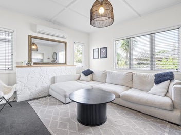 Delightful Bungalow – Private, Secure, Embracing