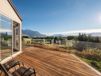 Elevated Ridgeline Living with Expansive Views