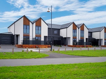 Brand-New 3-Bed Home with Views