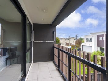 City Fringe Apartment Living, Lock Up & Go!