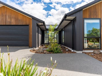 Modern, Sun-Filled Living Opposite the Estuary