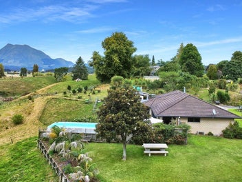 Motivated vendors - lifestyle opportunity!