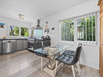 PRIVATE, SUNNY LIVING MOMENTS FROM THE MARINA