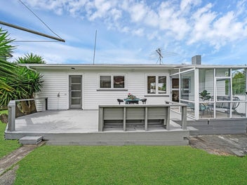 Completely Renovated & Private!!