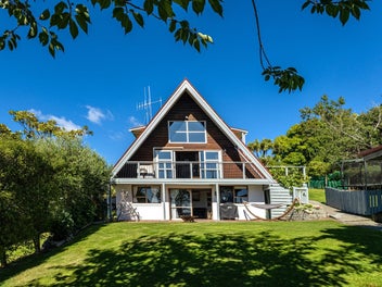 Family Fun - Bathing in Sun and Views