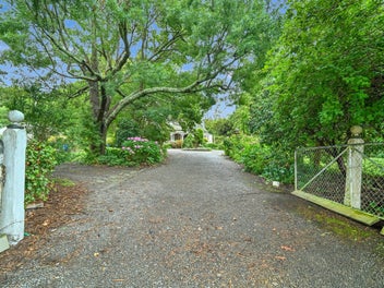 ‘The Pines’ Landscaped to admire!