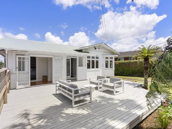 Cornwall Park Is Calling