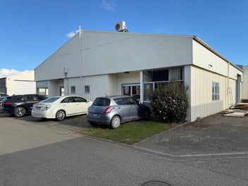 Image 1 of 7