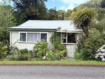 ABOUT ROA & THE COTTAGE