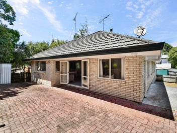 Brick & Brilliantly Spacious!