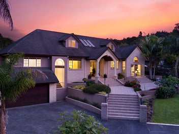 BIG : BOLD & BEAUTIFUL