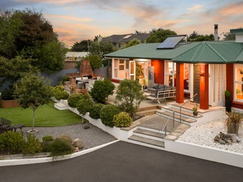 Beachside Entertainer's Paradise!