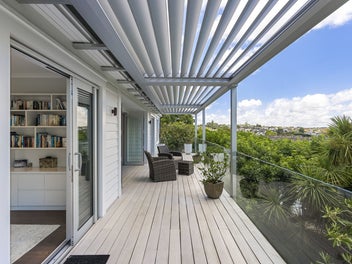 An Entertainer's Tropical Oasis