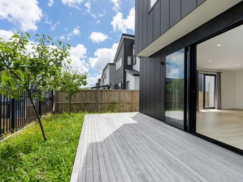 Modern and Easy Living in the Heart of Silverdale