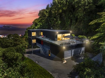 Elevated Living with Iconic Harbour Views