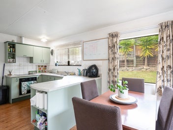 Priced Reduced, First Home Buyers Must View!