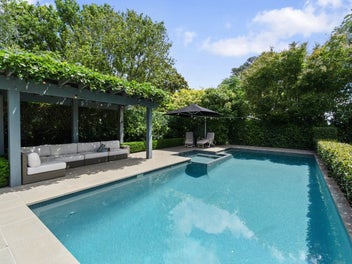 Enchanting Family Haven on 1/4 Acre in DGZ