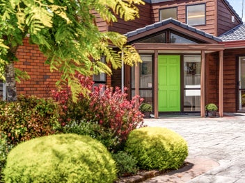 Sun-Filled Simplicity on Cedar