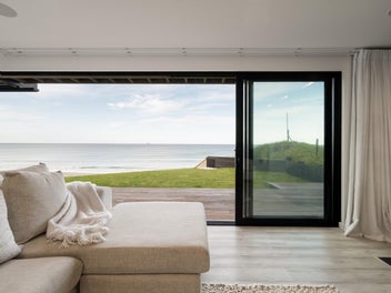 OCEANFRONT ELEGANCE IN PUKEHINA