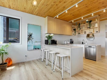 Sun-Drenched Stunner in Milldale